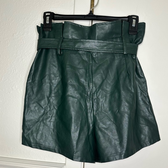LBD by design Green Faux Leather Shorts size M - Picture 3 of 6